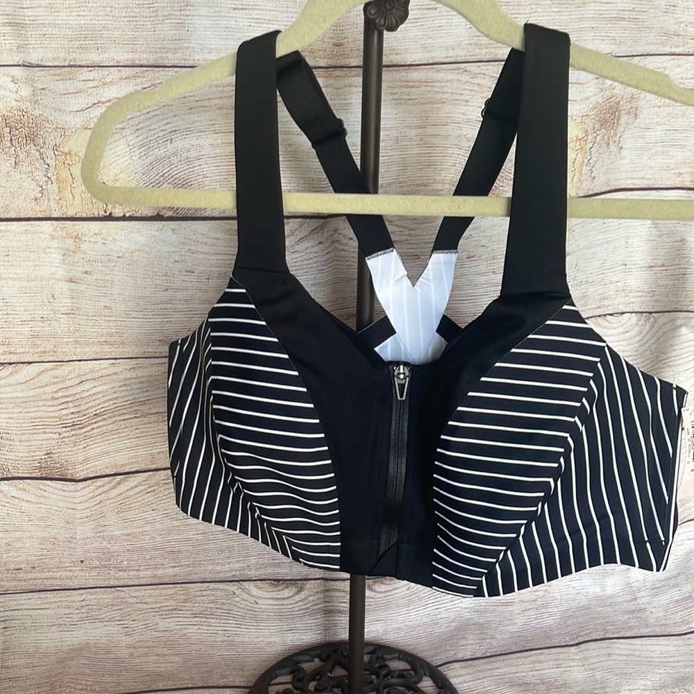 NWT Victoria secret knockout sports bra 38D